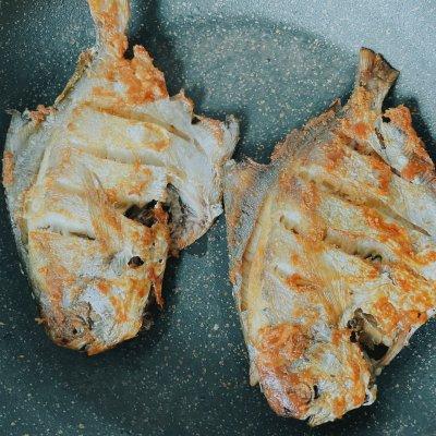 红烧鲳鱼的家常做法大（鲳鱼红烧最简单的做法）(5)