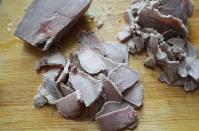 猪身上哪块肉最好吃炒菜最香（猪身上可以做出几道菜）(3)