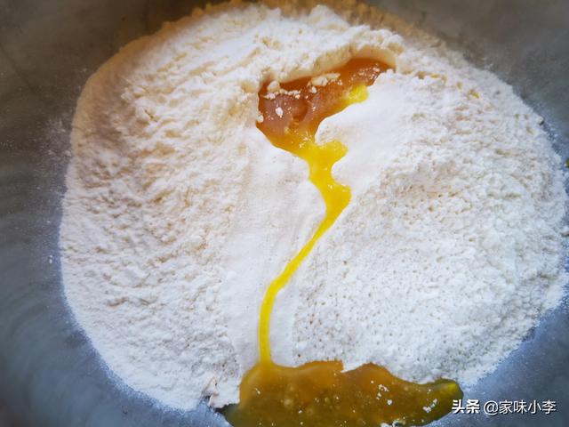 做蒸饺和面用冷水还是热水（蒸饺和面方法用开水还是温水）(4)