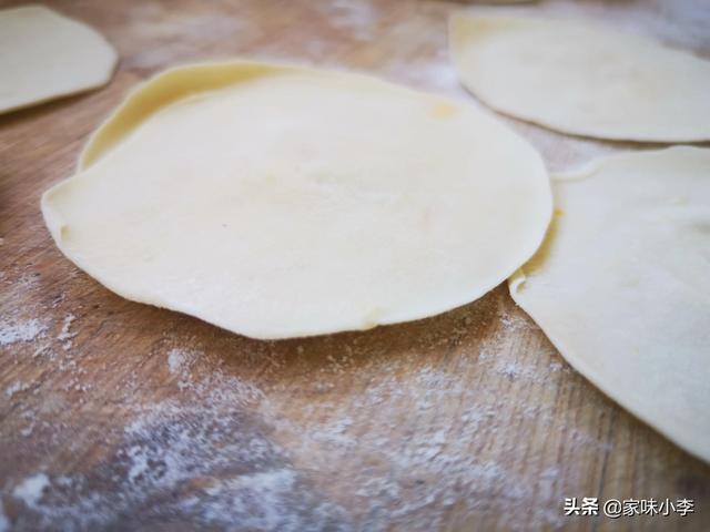 做蒸饺和面用冷水还是热水（蒸饺和面方法用开水还是温水）(7)