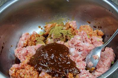 圆白菜猪肉包子的做法（圆白菜素包子正宗做法）(3)