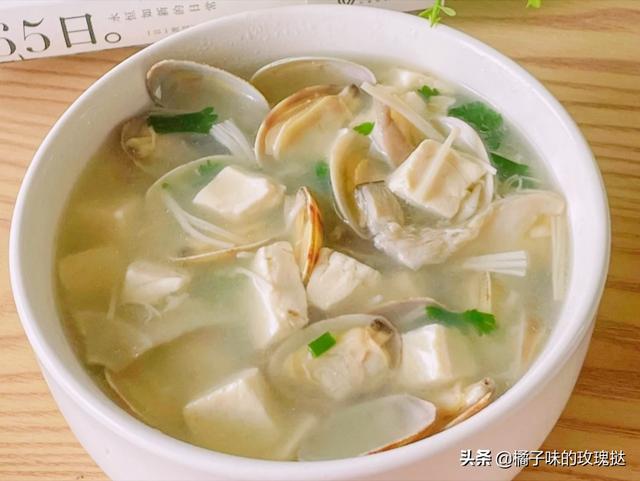 冬瓜花蛤豆腐汤正宗做法（花蛤排骨豆腐汤的做法）(2)