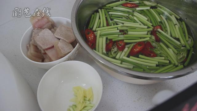 川菜回锅肉做法大全家常菜（川菜正宗回锅肉的做法步骤图）(6)