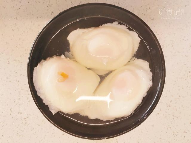 冷水煮荷包蛋的正确方法（荷包蛋如何煮才不会散）