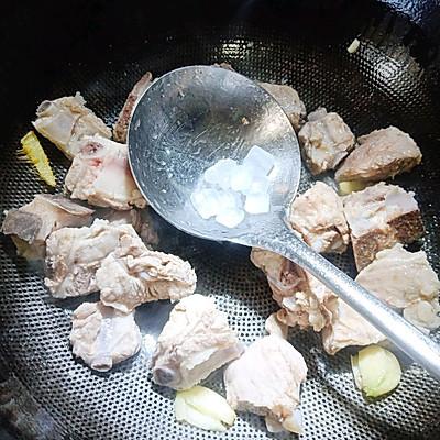 酱香排骨干锅的家常做法（冰梅酱排骨的正宗做法）(4)