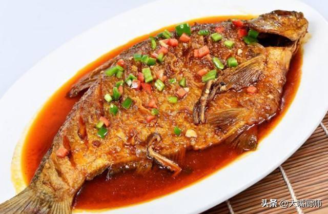 红烧鱼什么做好吃又简单（红烧鱼怎么烧才能让鱼肉嫩）(1)
