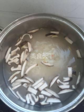 香菇瘦肉粥怎么煮了好吃（香菇瘦肉粥最简单的做法）(4)