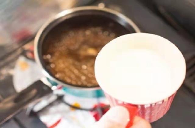 怎样煮奶茶奶香味更浓（最简单的煮奶茶方法）(6)