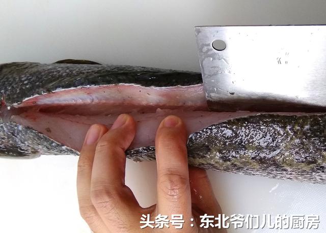 怎样用黑鱼做糖醋鱼（糖醋溜鱼段的家常做法）(3)