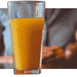 手摇榨汁机榨果汁的过程（小型榨汁机榨果汁正确方法）(4)