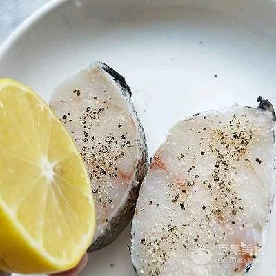 清蒸鳕鱼正确做法（鳕鱼8种最佳吃法）(4)