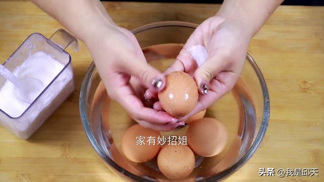 鸡蛋怎样才能煮的又白又嫩（教你煮鸡蛋正确的方法）(2)