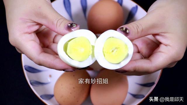 鸡蛋怎样才能煮的又白又嫩（教你煮鸡蛋正确的方法）(7)