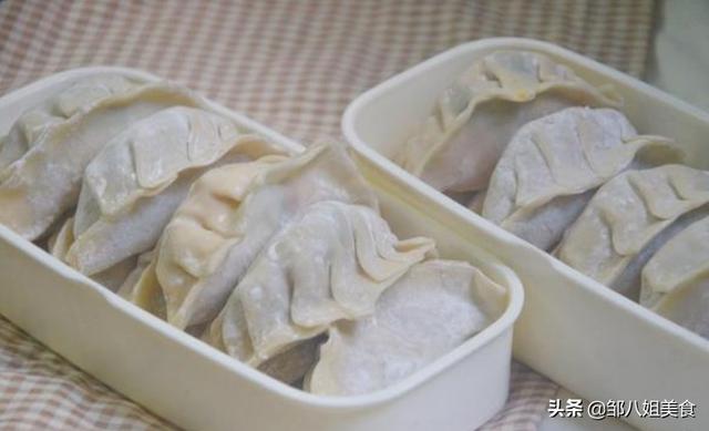 怎样下冻饺子饺子才能不破皮（冻水饺子怎么煮好吃）(3)