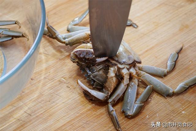 螃蟹蒸掉腿是什么原因（螃蟹不绑腿怎么蒸不掉腿）(9)