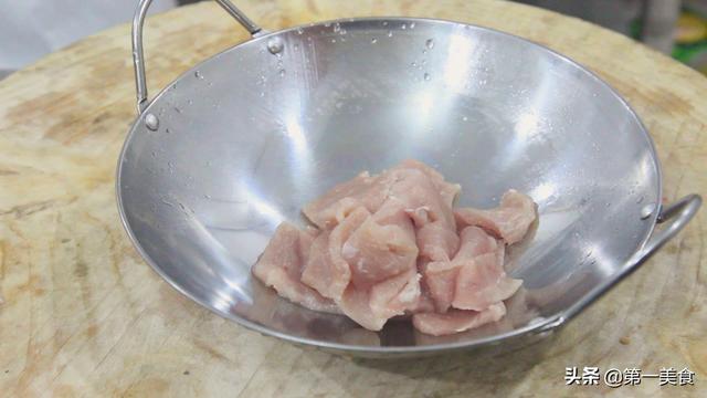 肉片炒菌菇的做法（厨师长教你肉片炒菌菇）(2)