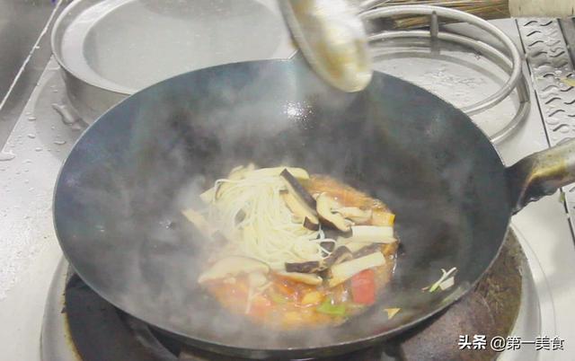 肉片炒菌菇的做法（厨师长教你肉片炒菌菇）(7)