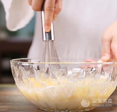 用电饭煲怎么做蛋糕（电饭锅蛋糕的做法蛋清蛋黄不用分离）(5)