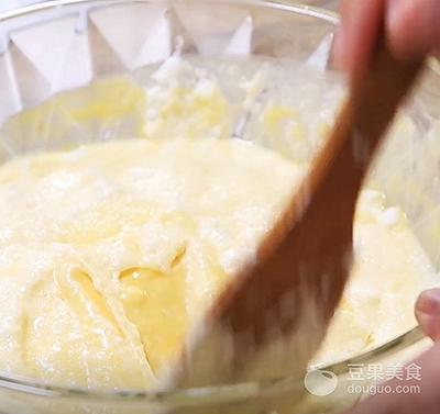用电饭煲怎么做蛋糕（电饭锅蛋糕的做法蛋清蛋黄不用分离）(6)