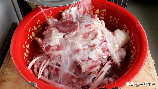怎么炖羊肉汤保留羊肉膻味（炖羊肉汤记住不要直接炖诀窍）(2)