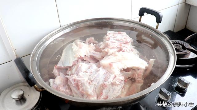 怎么炖羊肉汤保留羊肉膻味（炖羊肉汤记住不要直接炖诀窍）(3)