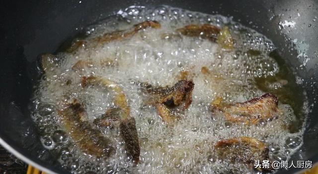 红烧泥鳅怎么做不辣又好吃（做不辣的黄焖泥鳅做法）(6)