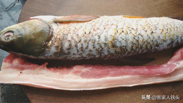 草鱼怎么做好吃又简单又入味（夏季草鱼的吃法）(1)