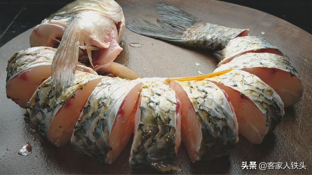 草鱼怎么做好吃又简单又入味（夏季草鱼的吃法）(2)