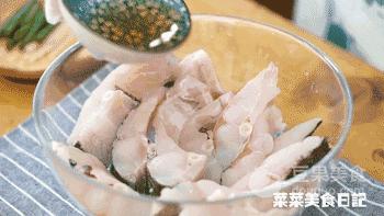 外酥里嫩的香辣鱼（香辣鱼鲜嫩爽口的做法）(2)