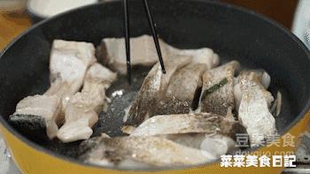 外酥里嫩的香辣鱼（香辣鱼鲜嫩爽口的做法）(3)