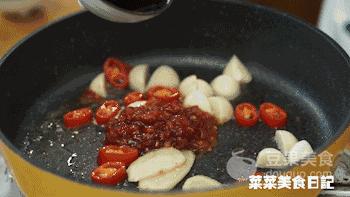 外酥里嫩的香辣鱼（香辣鱼鲜嫩爽口的做法）(4)