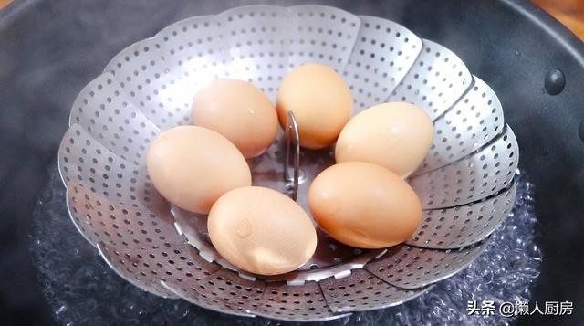 鸡蛋怎么挑选新鲜的（怎样挑新鲜的鸡蛋）(2)