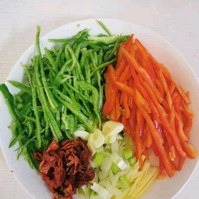 牛肉炒青红椒的做法（青红椒爆炒牛肉）(4)