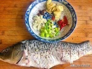 铁锅炖鱼的做法教程（家庭铁锅炖鱼做法）(2)