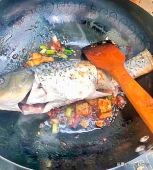 铁锅炖鱼的做法教程（家庭铁锅炖鱼做法）(8)