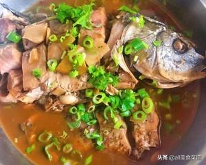 铁锅炖鱼的做法教程（家庭铁锅炖鱼做法）(11)
