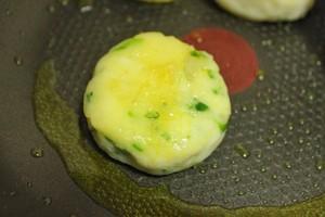 贵阳的洋芋粑粑怎么做窍门（洋芋粑地道贵阳街边小吃的做法）(8)