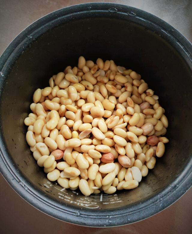 不用榨汁机怎么做豆浆（没有豆浆机榨汁机用什么做豆浆）(1)