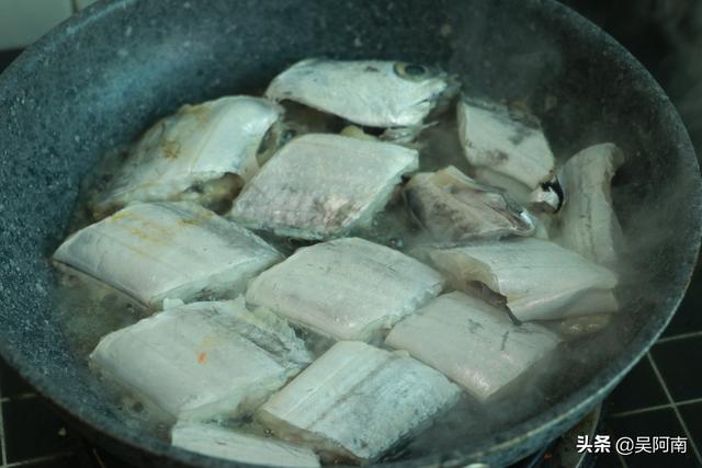 干炸带鱼红烧带鱼的做法窍门（做红烧带鱼的家常做法）(5)