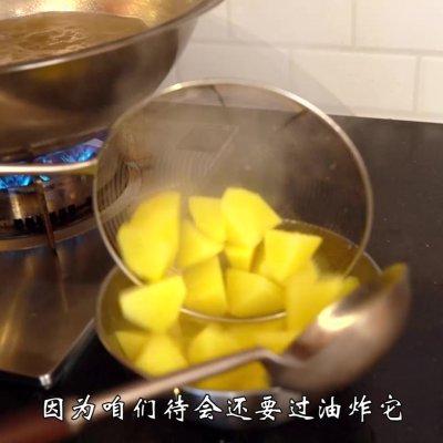 最简单的土豆烧牛肉（土豆烧牛肉口感丰富特别下饭）(3)