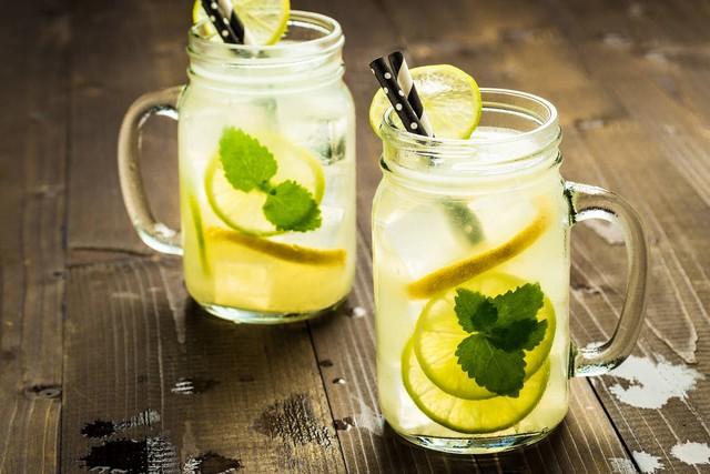 最简单的柠檬水做法（如何在家制作柠檬水）(1)