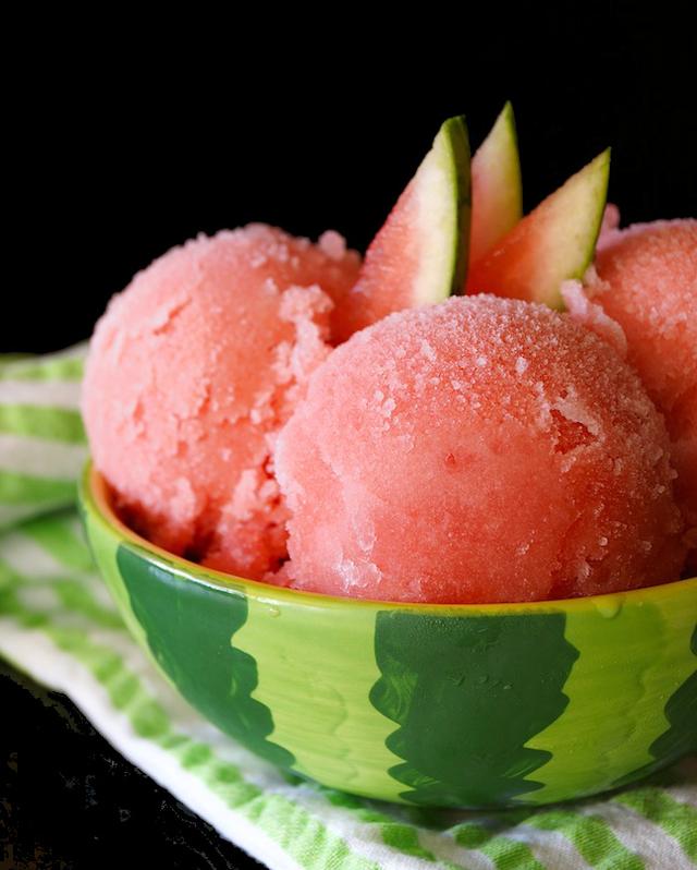西瓜冰淇淋怎么做（西瓜冰淇淋的简单做法）(2)