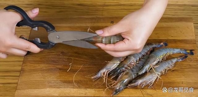 白虾怎么做好吃（白水虾的做法和注意事项）(2)