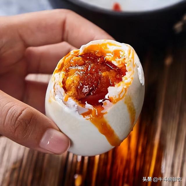 腌咸鸭蛋的方法（咸鸭蛋如何制作）(1)