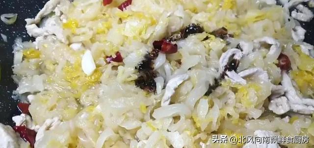 东北酸菜的做法（酸菜怎么做好吃）(7)