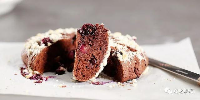 美味巧克力蛋糕（香蕉蓝莓巧克力蛋糕做法）(8)