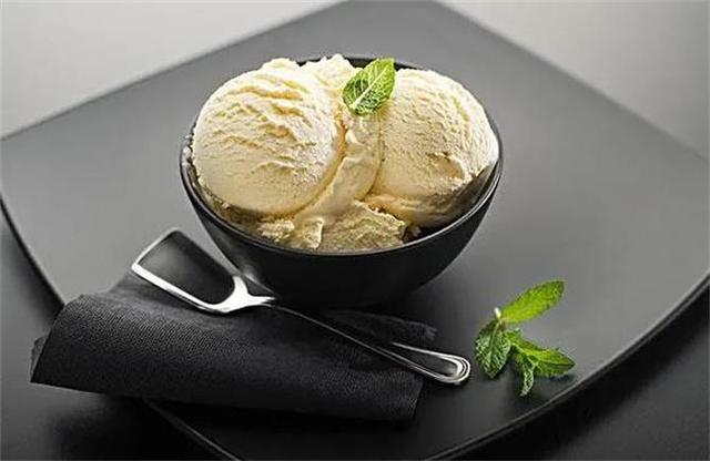 香草冰淇淋怎么做（一道夏日必备的甜品）(4)